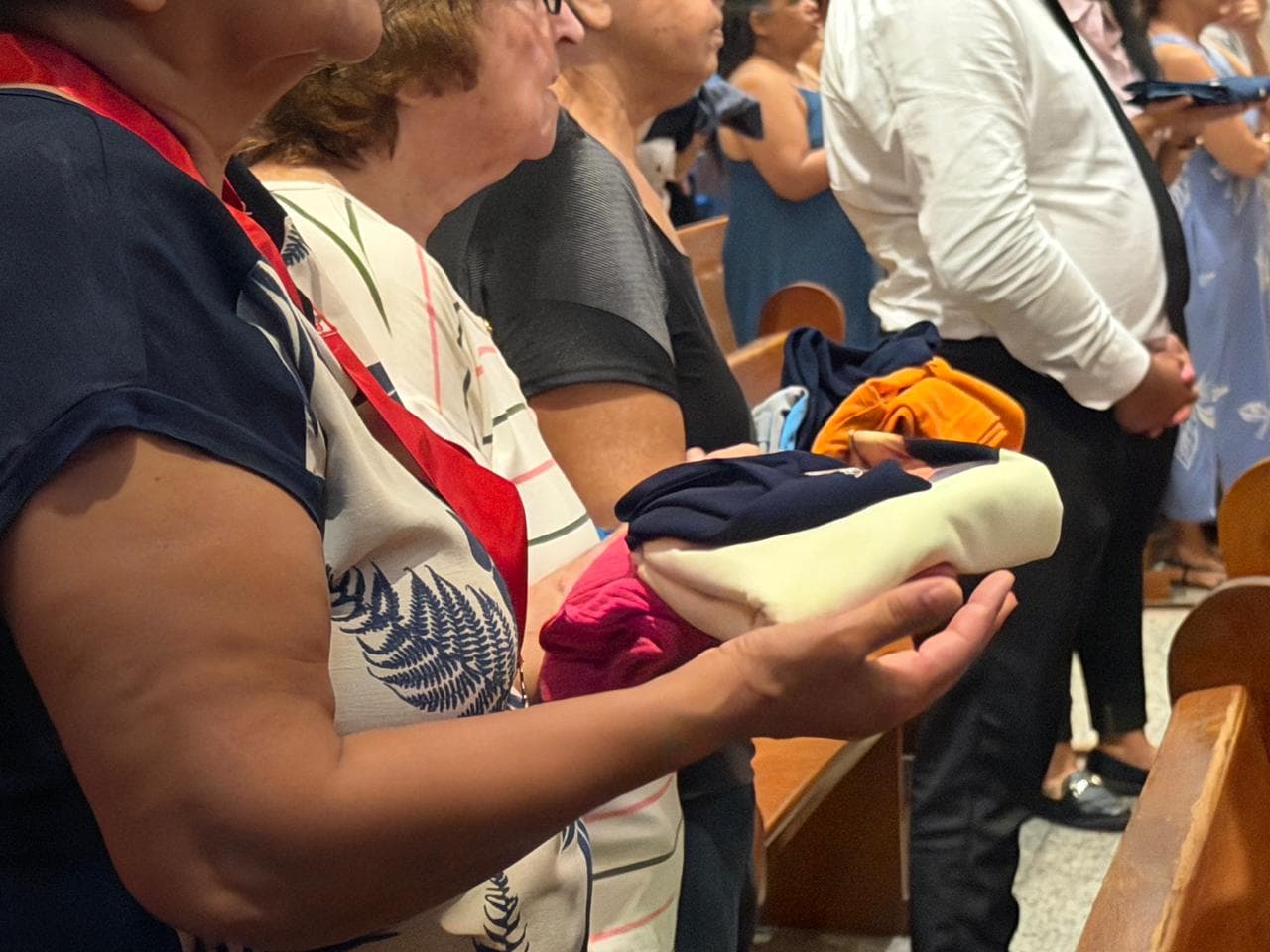 SEGUNDO DIA DO TRÍDUO COM FIÉIS DEVOTOS REZANDO PELOS ENFERMOS DA FAMÍLIA