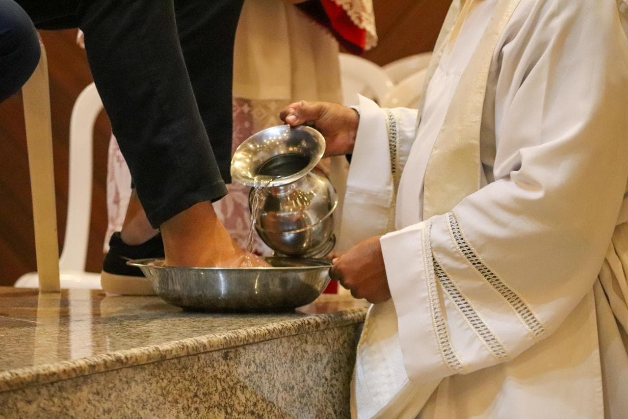 INSTITUIÇÃO DA EUCARISTIA E RITO DE LAVA PÉS