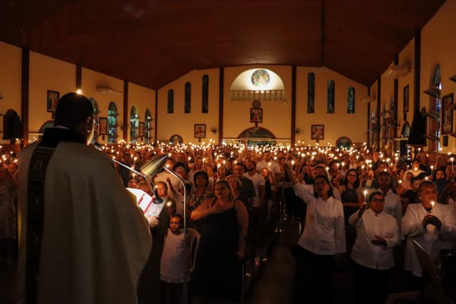 VIGÍLIA PASCAL: CRISTO RESSUSCITOU